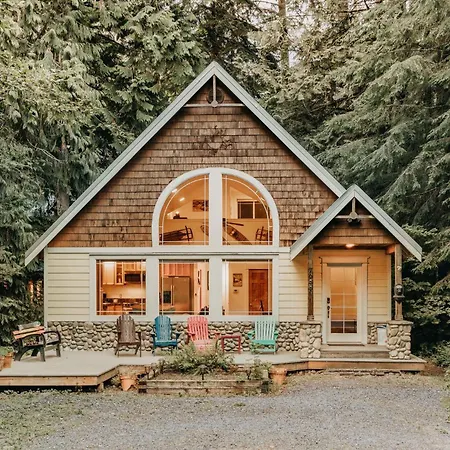 Mt Baker Lodgings Cabin 1 - With Wifi, Hot Tub, Pet Friendly
